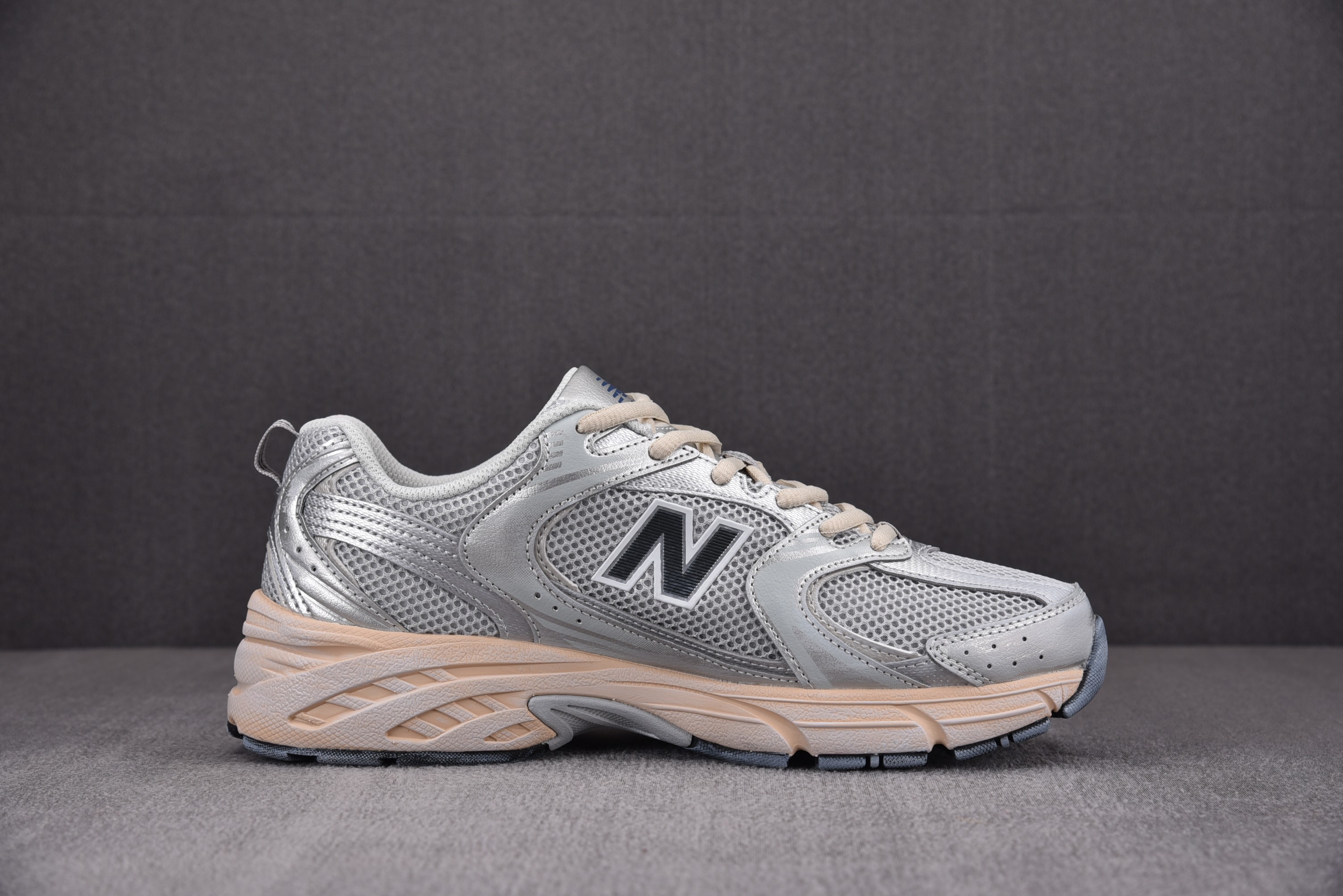New Balance 530 Silver Metallic Moonbeam
