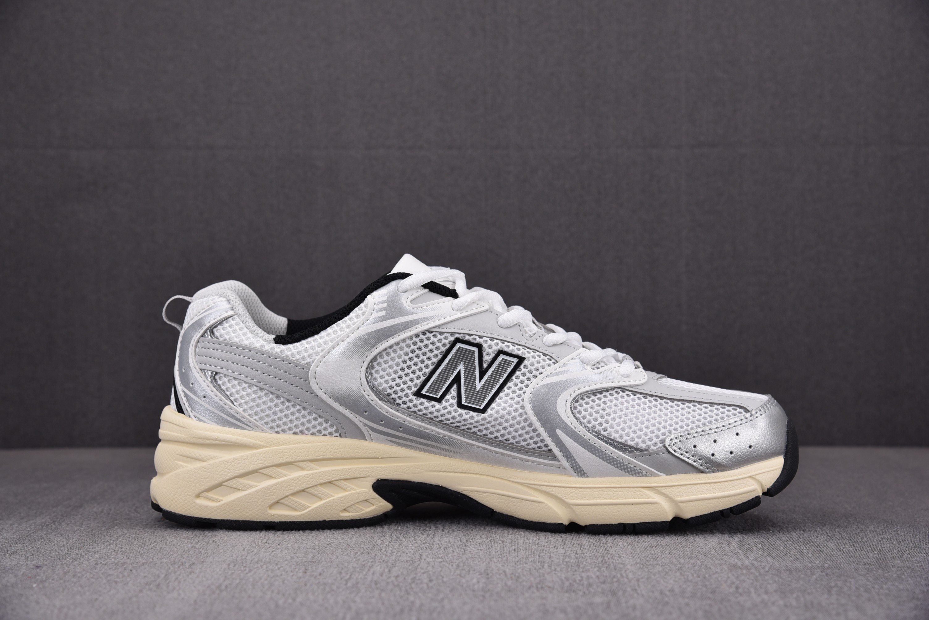 New Balance 530 Silver Cream